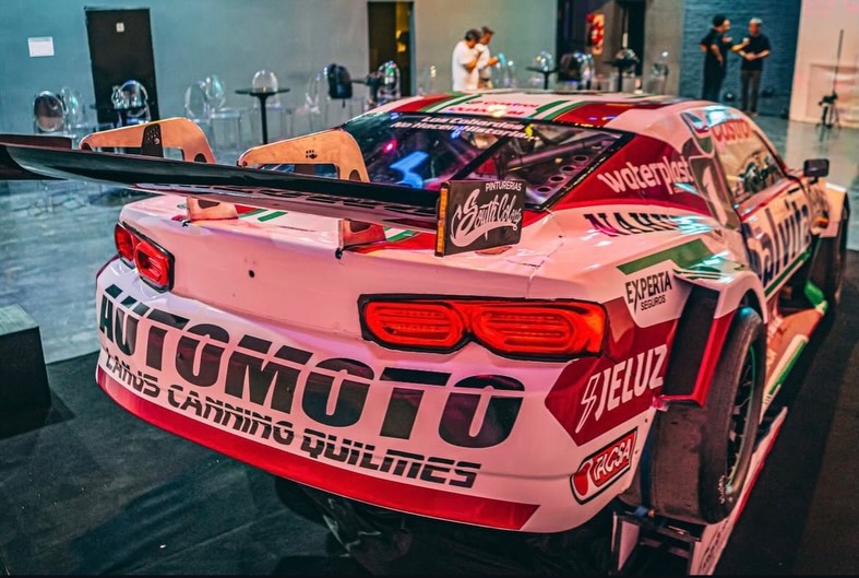 SE PRESENTÓ «EL CAMARO DEL CAMPEÓN»