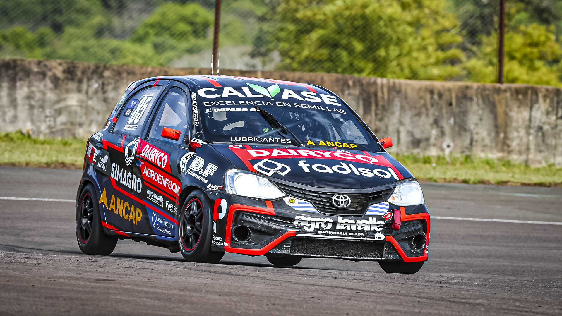 CAFARO, DAMIANI Y CANELA EN LAS SERIES